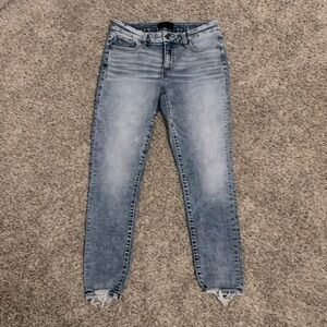 Buckle Black Womens Jeans. Ankle Skinny. size 27